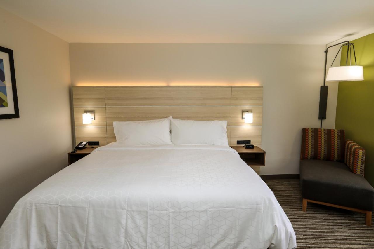 Holiday Inn Express Hillsboro I-35 By Ihg Exterior photo