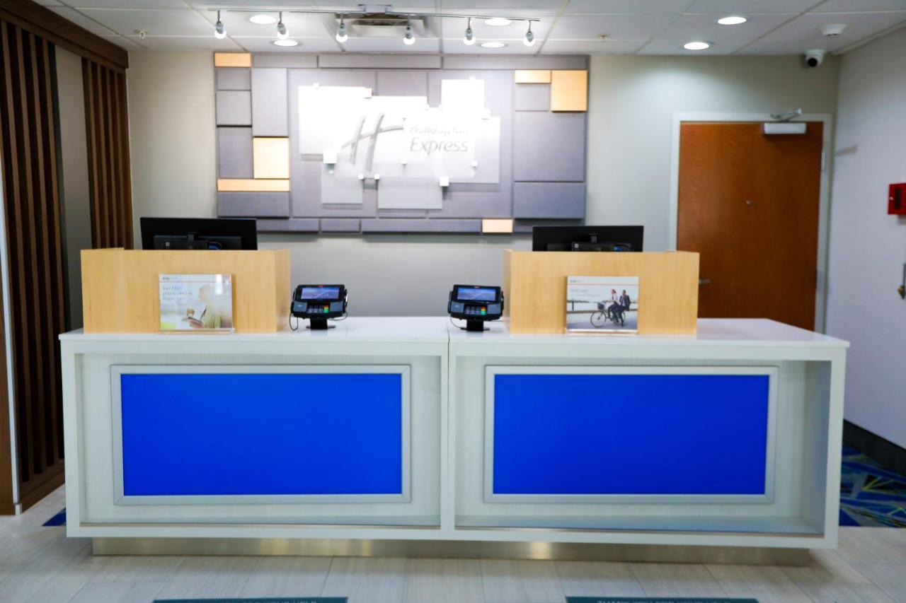 Holiday Inn Express Hillsboro I-35 By Ihg Exterior photo