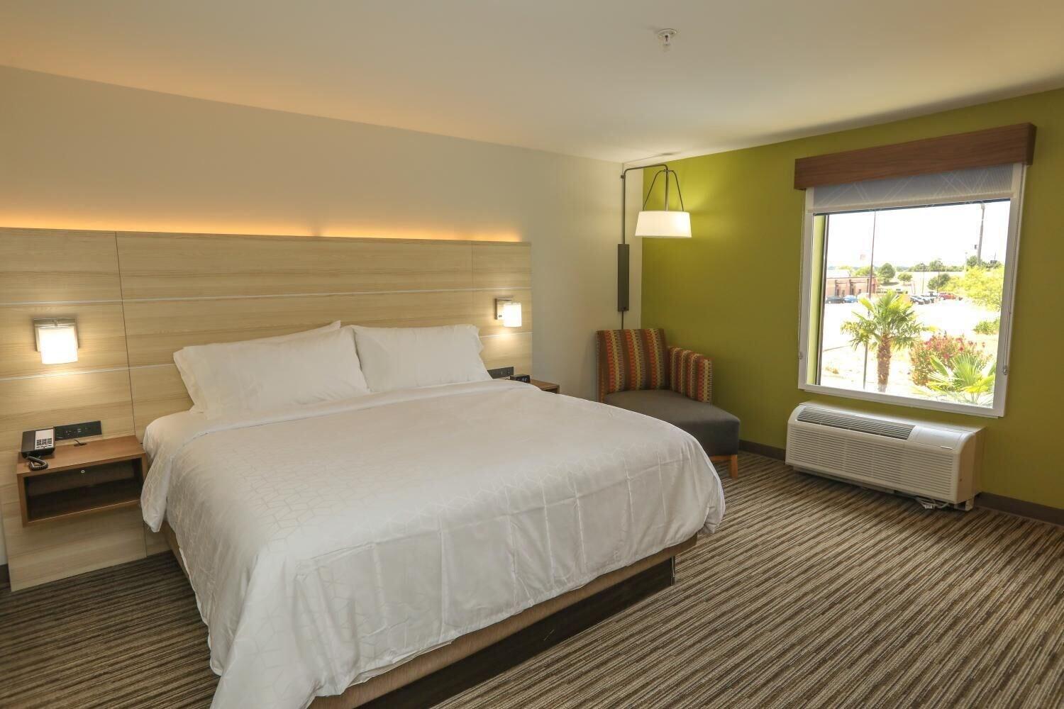 Holiday Inn Express Hillsboro I-35 By Ihg Exterior photo