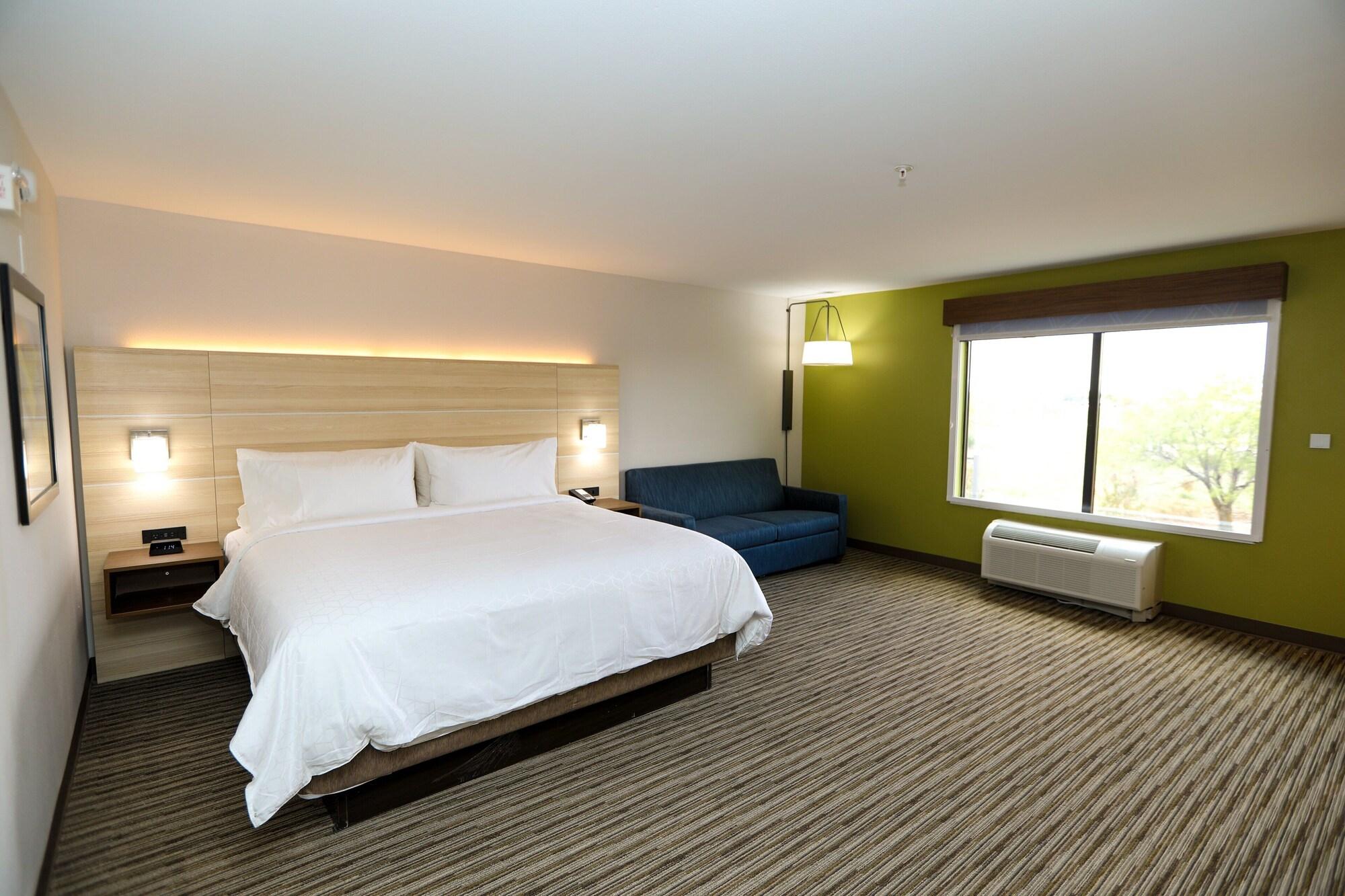 Holiday Inn Express Hillsboro I-35 By Ihg Exterior photo