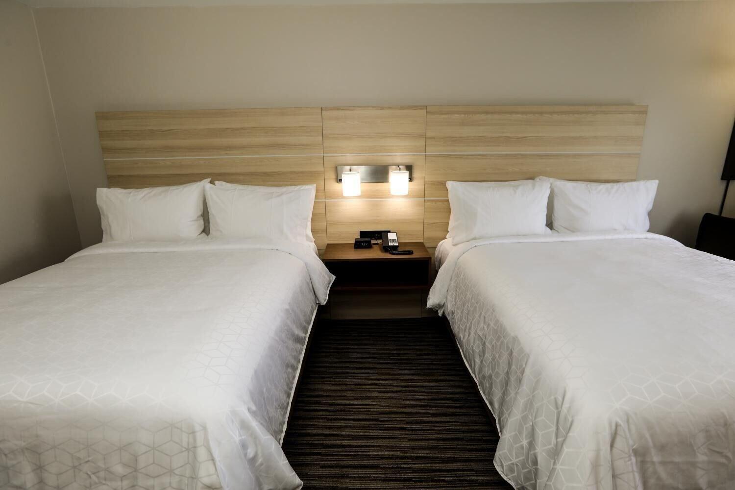 Holiday Inn Express Hillsboro I-35 By Ihg Exterior photo
