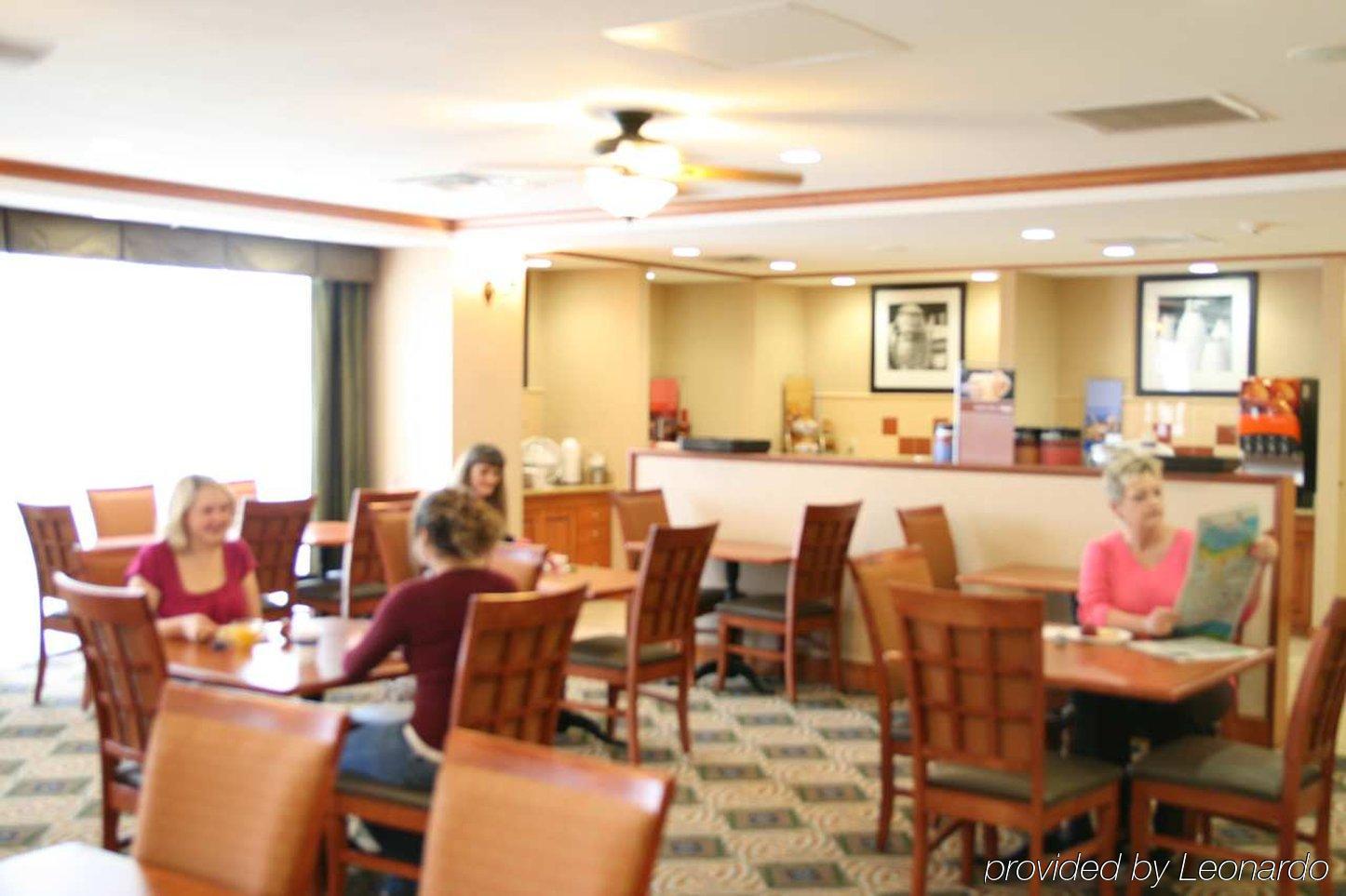 Holiday Inn Express Hillsboro I-35 By Ihg Restaurant photo